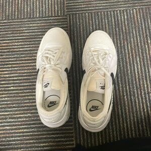 nike black and white air maxs